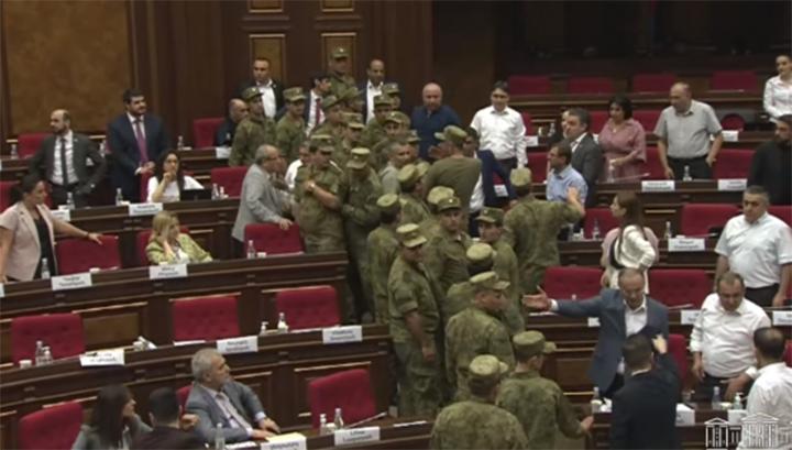 Լրագրողներին հիմա էլ արգելում են աշխատել օթյակում