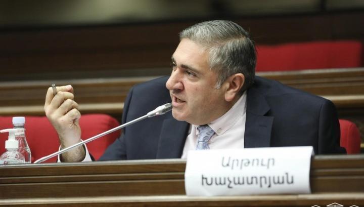 Ինչպե՞ս քանդել դպրոցը, պետությունը․ Արթուր Խաչատրյանի գրառումը