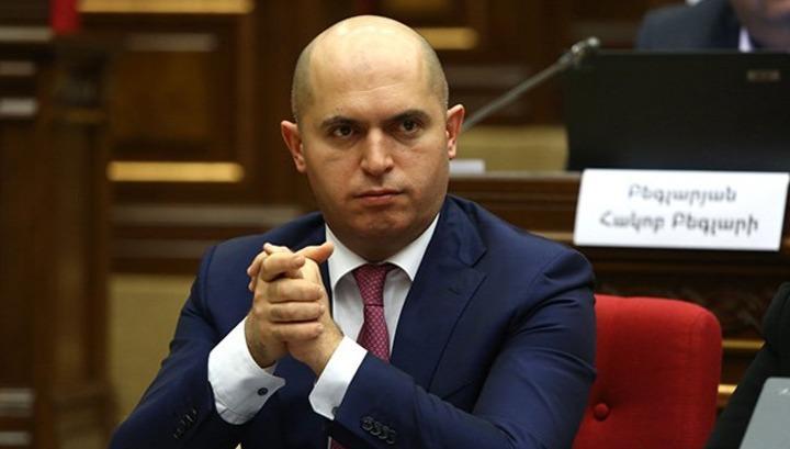 Վերջին մի տարվա ընթացքում որ երկրներում են վարչապետերը հրաժարական տվել և ինչու. Աշոտյան