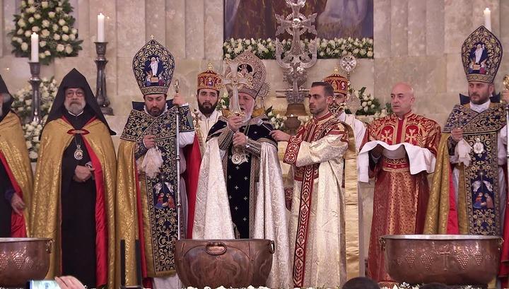 Սուրբ Զատկի ճրագալույցի պատարագ է մատուցվում. ուղիղ