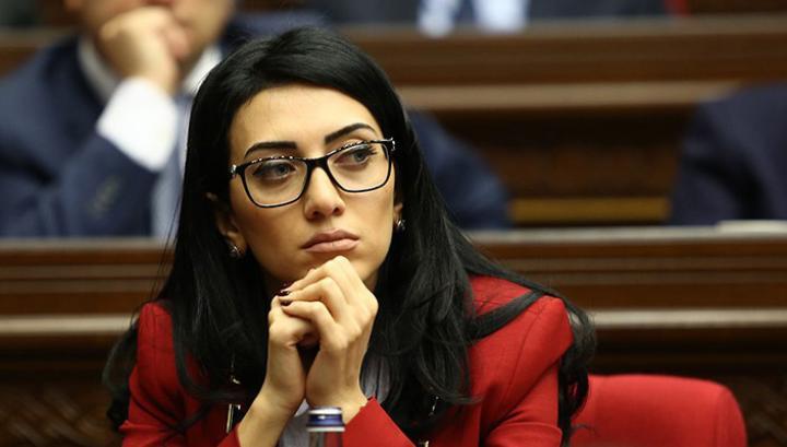 Արմանը իրավաբանությունը կայացնող է, ռուստամը` պղծող․ Արփինե Հովհաննիսյան