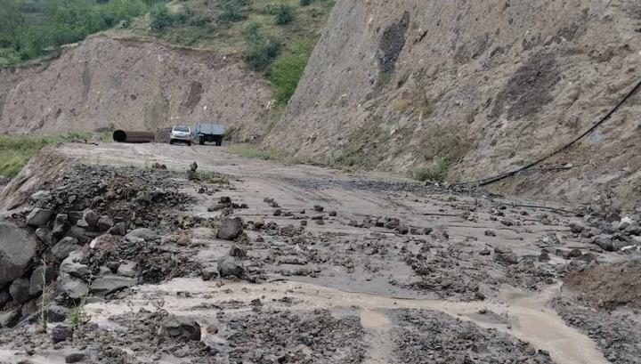 Հորդառատ անձրևների հետևանքով փլուզվել է Խոտ-Որոտան այլընտրանքային ճանապարհի մի հատվածը