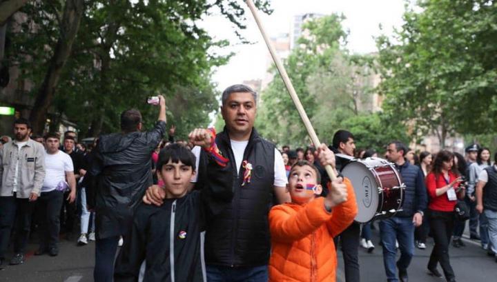 ժամը 18:00 բոլորիդ սպասում ենք Ֆրանսիայի հրապարակում․ Արթուր Վանեցյան