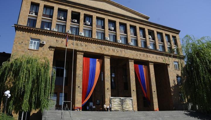 ԵՊՀ-ում կրքերն օր օրի թեժանում են. «Ժողովուրդ»