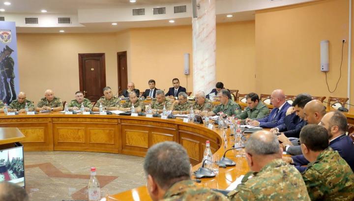 ՀՀ ԶՈւ-ում մեկ շաբաթում հինգ մահ գրանցելուց հետո Պապիկյանը որոշել է կարգապահության հարցով խորհրդակցություն անել