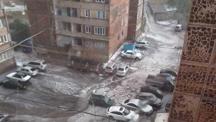 Երեկ Երևանի մի շարք հատվածներում 20 րոպեում թափվել է ամսական տեղումների նորմայի չափ անձրև