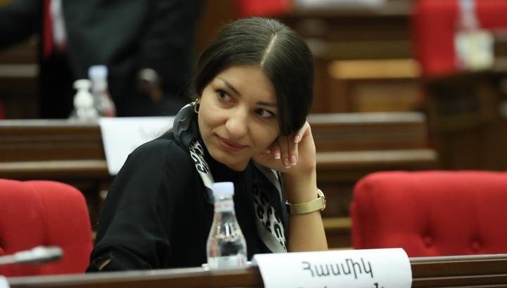 Հասմիկ Հակոբյանը ոչ միայն հորն, այլև քրոջ ամուսնուն է ԱԺ-ում աշխատանքի տեղավորել․ «Ժողովուրդ»