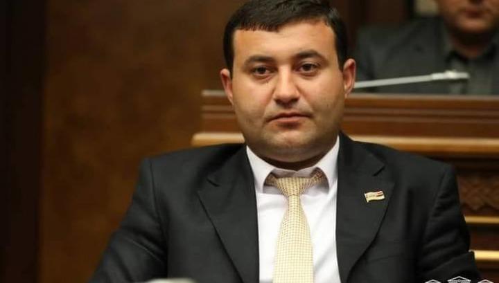 ՔՊ-ական պատգամավորը աղջկա անունը Սմայլիկ է դրել. «Հրապարակ»