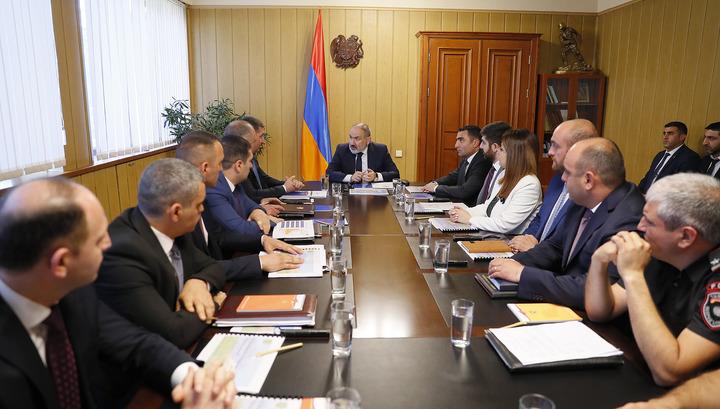 Փաշինյանը խորհրդակցություններ է անում՝ իրականությունից կտրված․ «Ժողովուրդ»