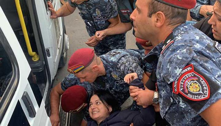 Հայրենիքի սահմանները դարձրել եք թշնամու համար проходной двор, իսկ սրանց բերել եք Եռաբլուր. Րաֆֆի Ասլանյան