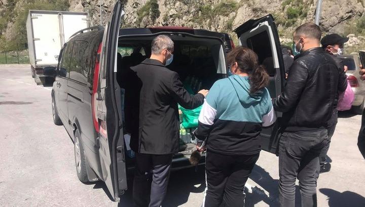 35 քաղաքացի պահանջում է Լարսից ՀՀ վերադառնալ միայն սեփական մեքենաներով