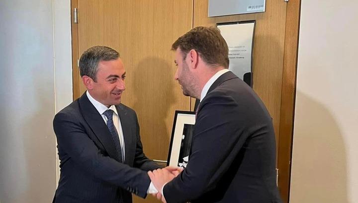 Իշխան Սաղաթելյանը հանդիպել է Եվրոպական խորհրդարանի պաշտպանության և անվտանգության հանձնաժողովի փոխնախագահի հետ