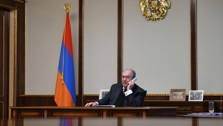 Արմեն Սարգսյանը հեռախոսազրույց է ունեցել Սինգապուրի նախագահի հետ
