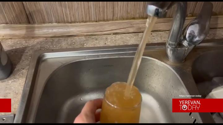 Խմելու ջուրը Երևանի Շենգավիթ վարչական շրջանում այս տեսքն ունի