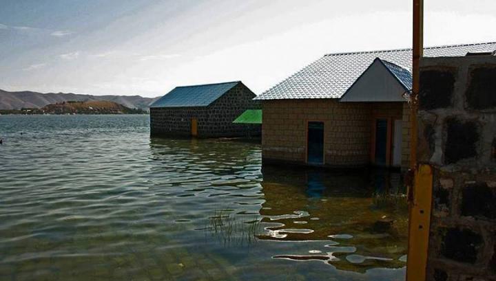 Սևանի ափերի շինությունները քանդվում են. նախարարություն