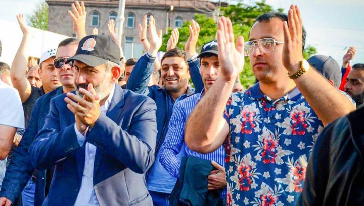 Նիկոլ Փաշինյանը պատերազմի օրերին «շիշ բռնողի» եղբոր անունով պետբյուջեից 5 միլիոն դոլար է կանխիկացրել. Mediaport