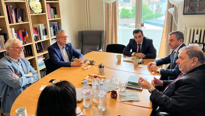 Իշխան Սաղաթելյանը հանդիպել է Արցախի հետ Բելգիայի ֆրանսախոս բարեկամության խմբի նախագահի հետ