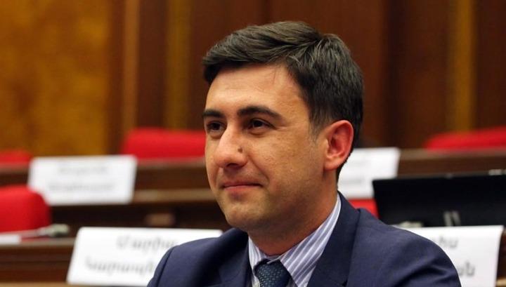 Նախկին պատգամավորի տիկնոջ թեկնածությունը չեն առաջադրել, քանի որ ամուսնուն դեսպան են նշանակելու. «Հրապարակ»