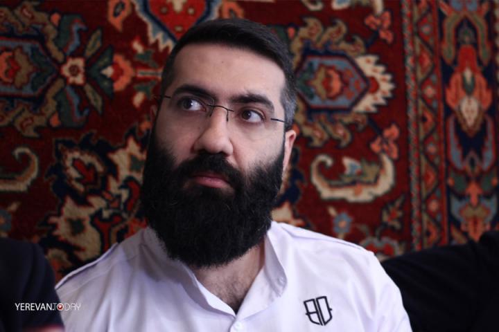 2 օր առաջ Ֆեյսբուքում ականատես եղանք «առաջին» ընտանիքի ներքին գզվռտոցին․ Արթուր Դանիելյան