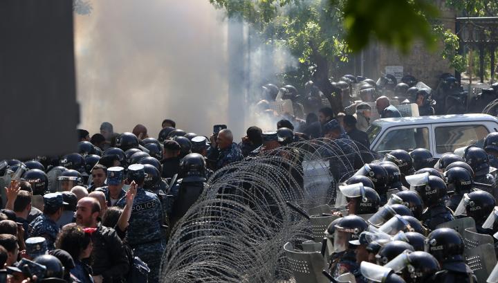 Վճռական օր՝ Նիկոլ Փաշինյանի, ցուցարարների, ոստիկանների և պատգամավորների համար. Լուսանկարներ. Թարմացվում է