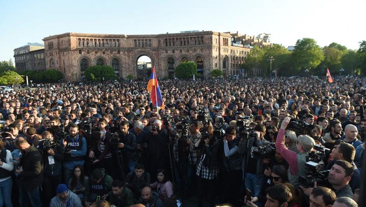 Ավարտվեց ևս մեկ բազմամարդ հանրահավաք, ընդդիմության պլանները՝ ապրիլի 18-ին. լուսանկարներ