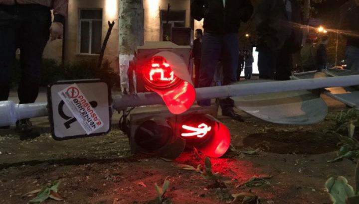 Մաշտոց-Թումանյան խաչմերուկում անկարգություններ կատարած անձանցից մեկը հայտնաբերվել է. Լուսանկար