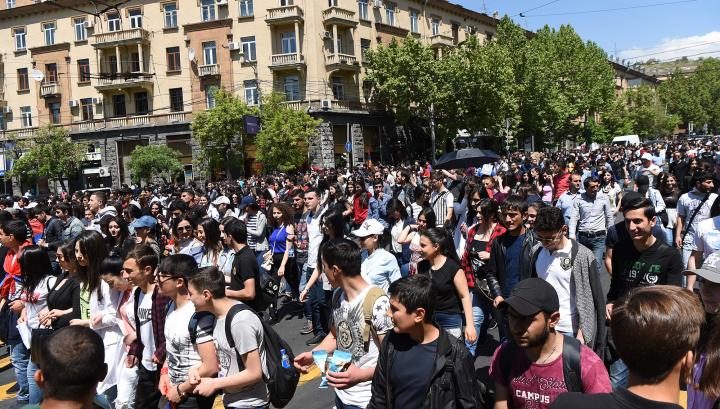 Օրինախախտ վարորդների բացահայտում, երթեր ու հանրահավաք. Լուսանկարներ. Թարմացվում է