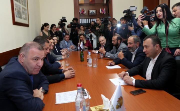 «Ծառուկյան» խմբակցությունը միաձայն կողմ քվեարկի Նիկոլ Փաշինյանի թեկնածությանը