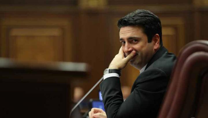 Ալեն Սիմոնյանը պարգևատրել է պատգամավորներին