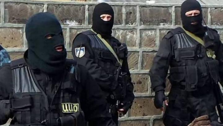 Մանվել Գրիգորյանը գնաց ԱԱԾ ուղեկցությամբ