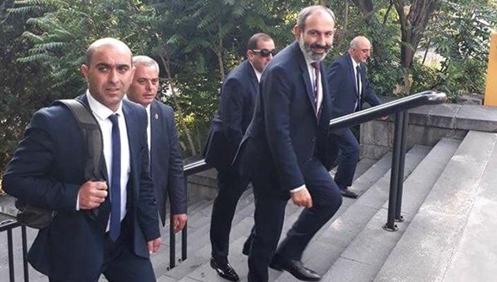 Փաշինյանը «մոռանում» է, որ ինքը թիկնազորքի առկայությամբ է միայն մտնում ԱԺ դահլիճ. «Փաստ»