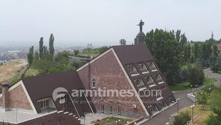 ԱԱԾ ընդունելությունների տունը՝ կռվախնձոր. «ՀԺ»