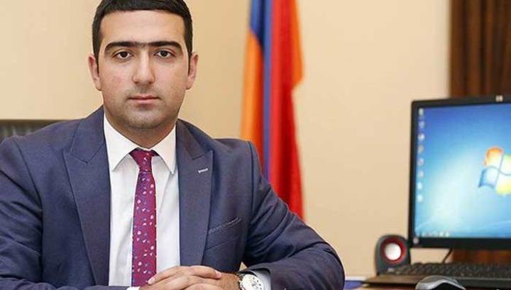 Կառավարությունում թերթ չեն կարդում, 150 հոգանոց կարդացող-պատմողներ են պահում. «Հրապարակ»