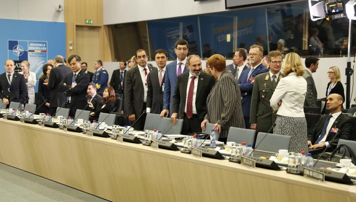 Փաշինյանը որոշել է փորձարկել Պորոշենկոյի ճանապարհը. lenta.ru