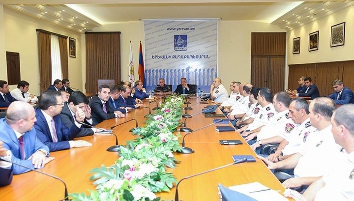 Խորհրդակցություն քաղաքապետարանում՝ բացօթյա ապօրինի առևտուրը կանխելու վերաբերյալ