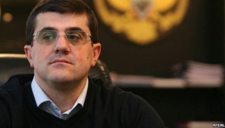 Արցախում Արայիկ Հարությունյանին է պատկանում գրեթե ամեն ինչ, գումարներն անցնում են նրա «ձեռքի տակով»․ Newspress.am