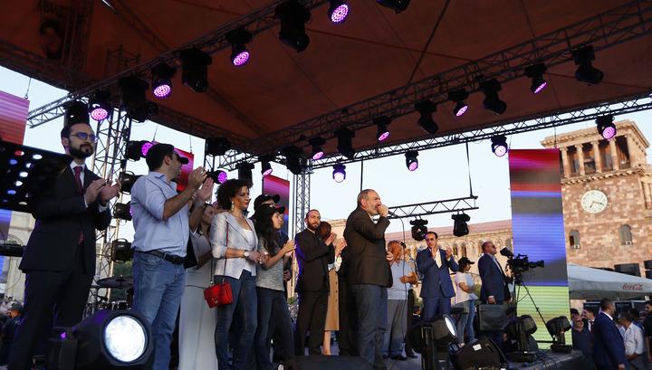 Աղետ դրսում, հիմքերում, ուղեղներում․ «Առավոտ»