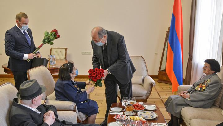 Արմեն Սարգսյանը հյուրընկալել է Հայրենական մեծ պատերազմի մի խումբ վետերանների