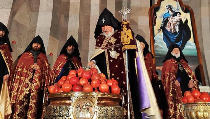 Մայր Աթոռ Սուրբ Էջմիածնում կատարվել է նռնօրհներգ