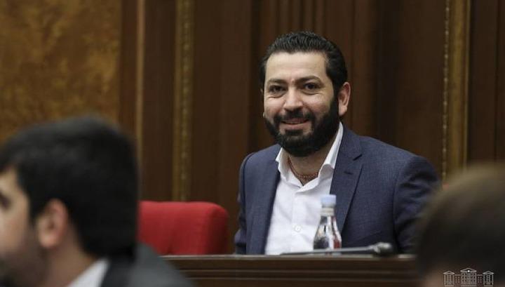 Ռուստամ Բաքոյանը հանձնաժողովում «չիստկա» է անում. «Հրապարակ»