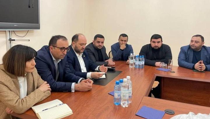 Միասնության իմիտացիա․ «Հրապարակ»