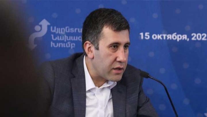 Արմեն Գրիգորյանի գործով դատական նիստը կարճ տևեց. դատախազական աթոռը դատարկ էր․ իրավապաշտպան