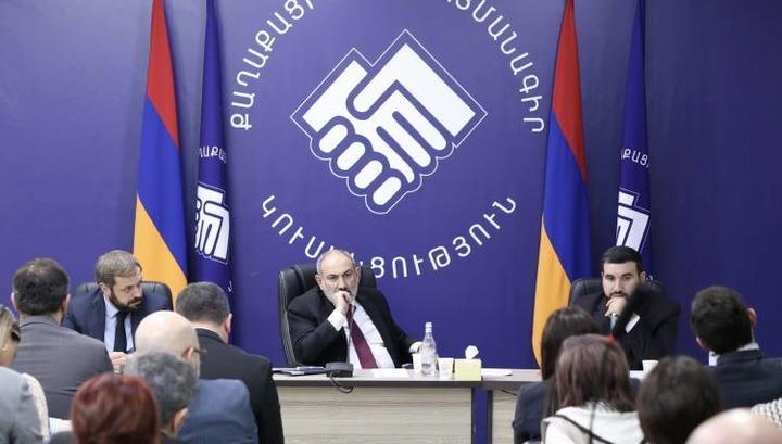 Փաշինյանը ուղիղ տեքստով հասկացրել է, որ իր հետ, այսպես ասած, փուռն են գնալու բոլորը. «Իրավունք»