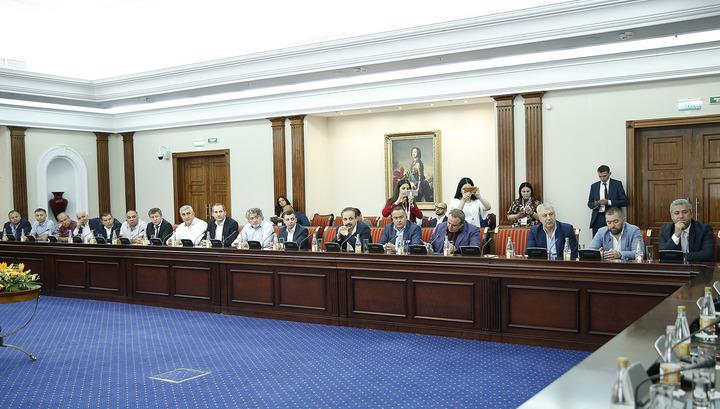 ՌԴ-ի վերնախավը հայ գործարարներին զգուշացրել է կառավարությանը ոչ մի կոպեկ չփոխանցել․ «Իրավունք»