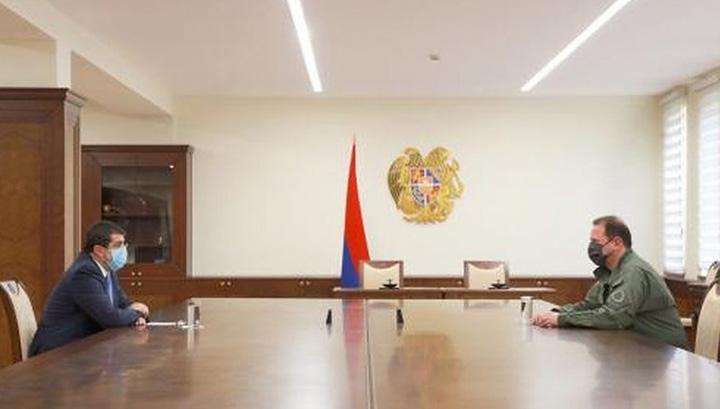 ԱՀ նախագահը և ՀՀ պաշտպանության նախարարը քննարկել են անվտանգային համակարգին վերաբերող հարցեր
