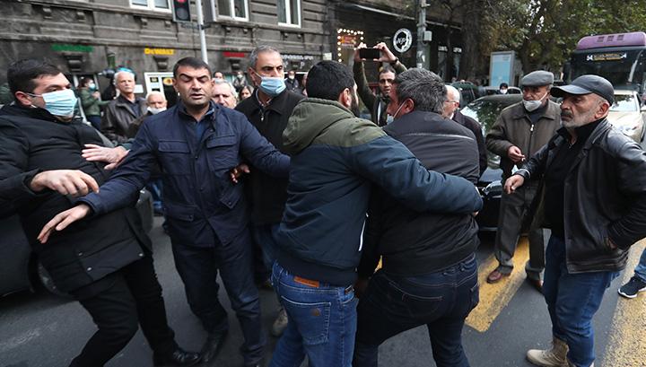 Վարչապետի հրաժարականի պահանջով ցուցարարները ճանապարհներ են փակում․ ուղիղ