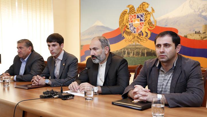 Նոր իշխանությունները խնամի-ծանոթ-բարեկամներով հետ չեն մնում հներից․ «Հրապարակ»