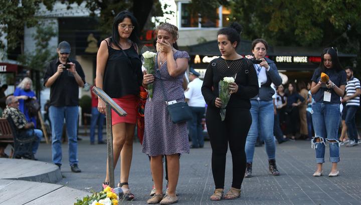 Հարգանքի տուրք՝ ի հիշատակ Շառլ Ազնավուրի․ ֆոտոռեպորտաժ