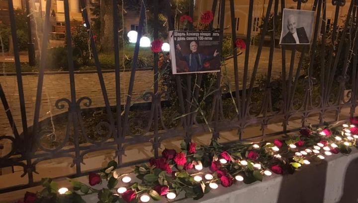 Մոմավառություն ՌԴ-ում ՀՀ դեսպանատան մոտ՝ ի հիշատակ Ազնավուրի