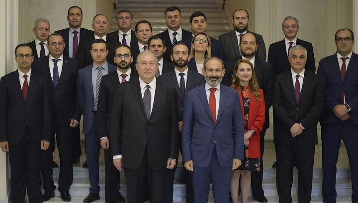 Նախագահը ստորագրեց նախարարներին աշխատանքից ազատելու հրամանները